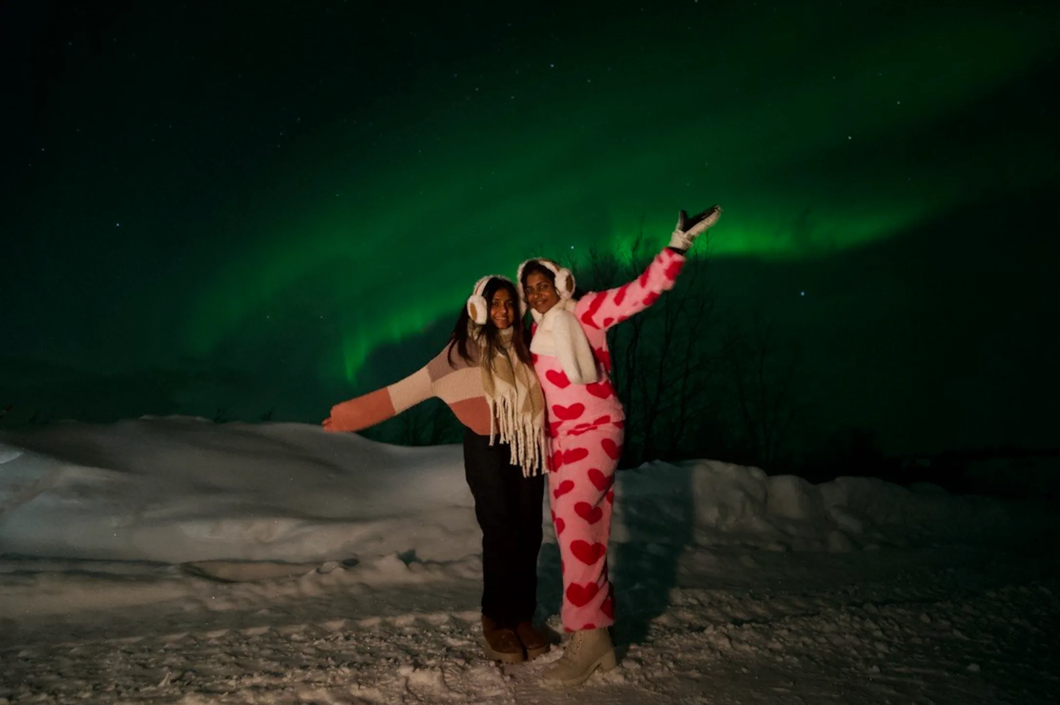 Private aurora hunting tour for couples and families, Murmansk northern lights