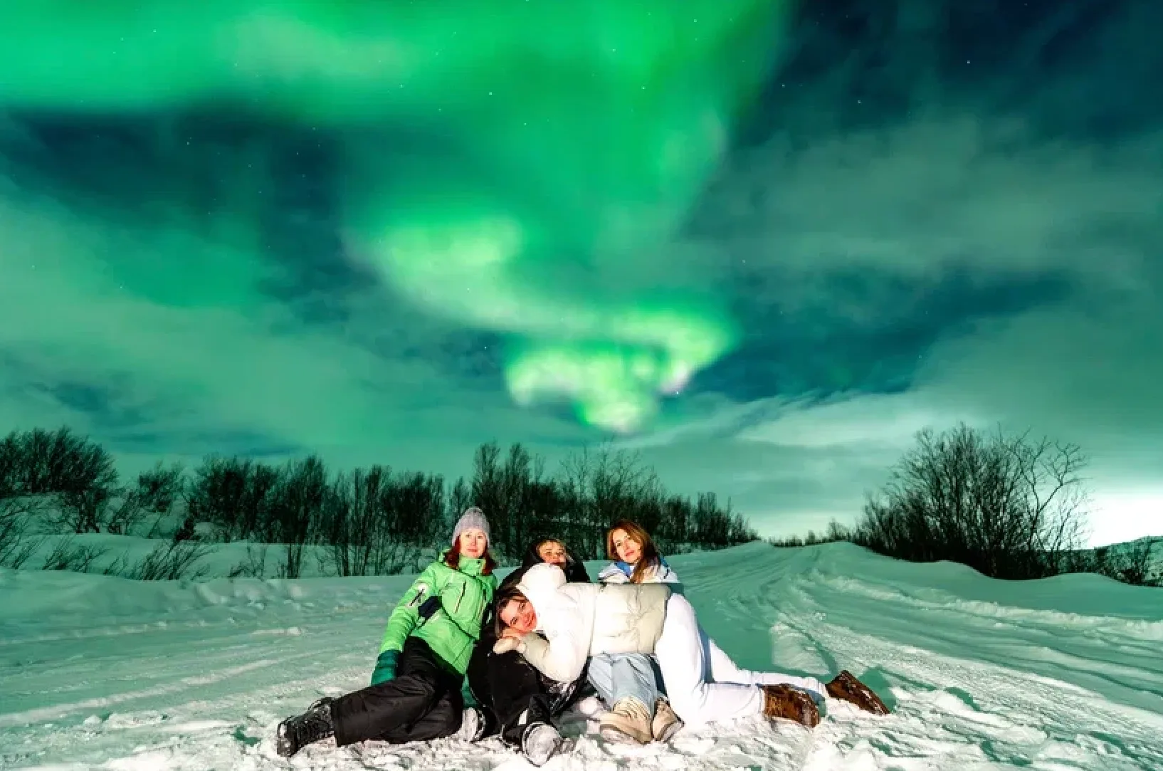 Small group aurora hunting tour in a minivan at night, Murmansk Russia